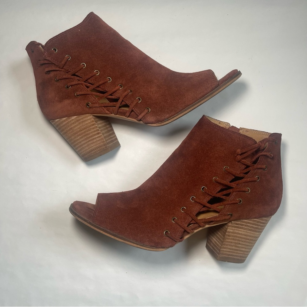 LUCKY BRAND Hartlee Russet Oil Suede Side Laced Zip Bootie Women’s Size 8.5M